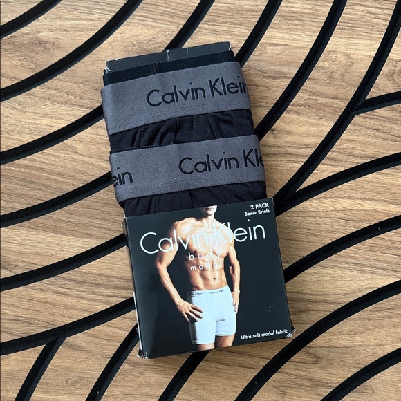 Calvin Klein - Picture 1 of 6
